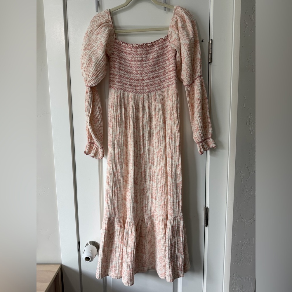 Nothing fits but Smocked Square-Neck Midi Dress in Blush Pink
